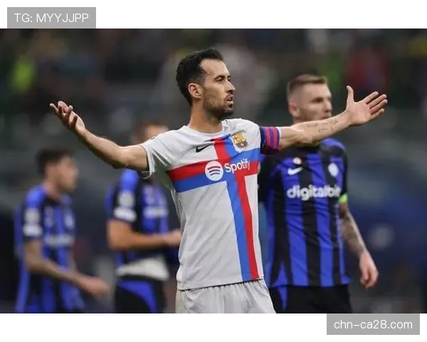 特写：云达不莱梅老将弗里德尔在后腰位置上的拦截与第一时间长传发动